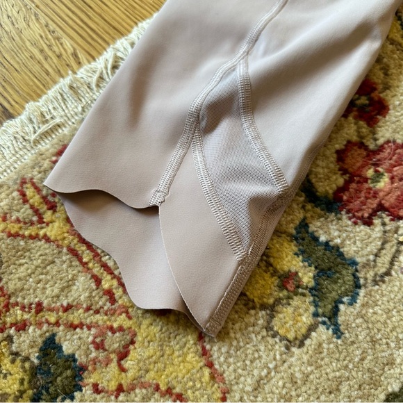 LULULEMON ATHLETICA {NWT} Wunder Under Crop II Roll Down Scallop | 8 Smoky Blush - Picture 5 of 11